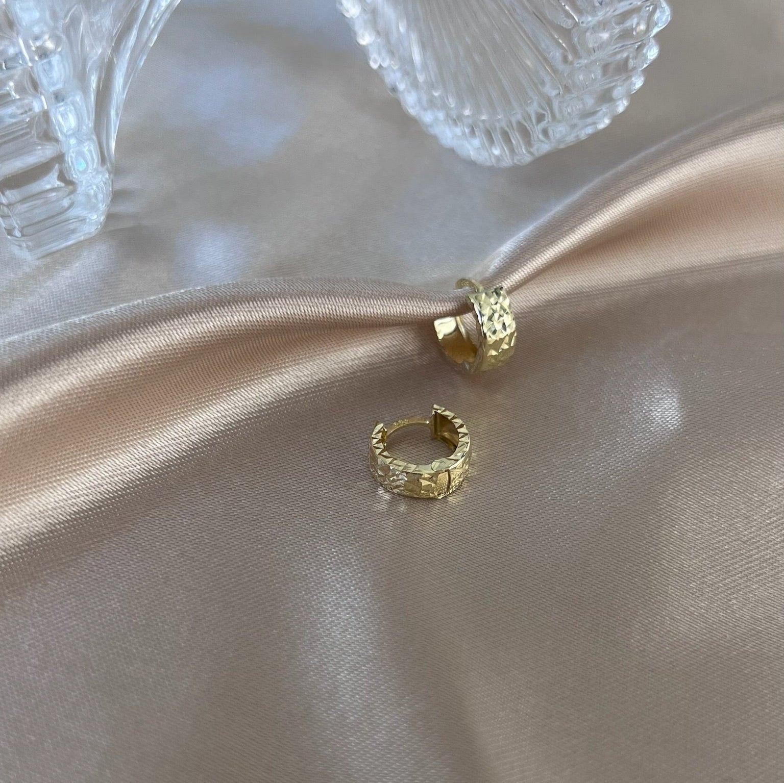 Dizayn Desenli Mini Küpe