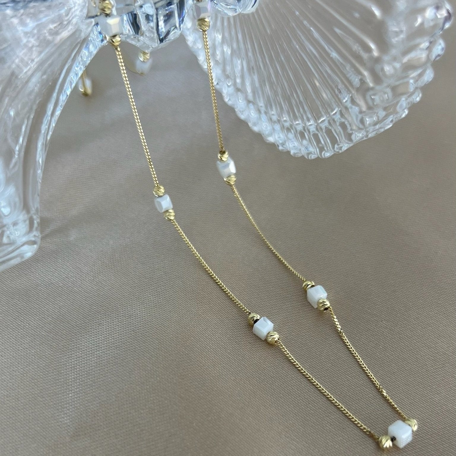 Beyaz Küp x Dorika Kolye