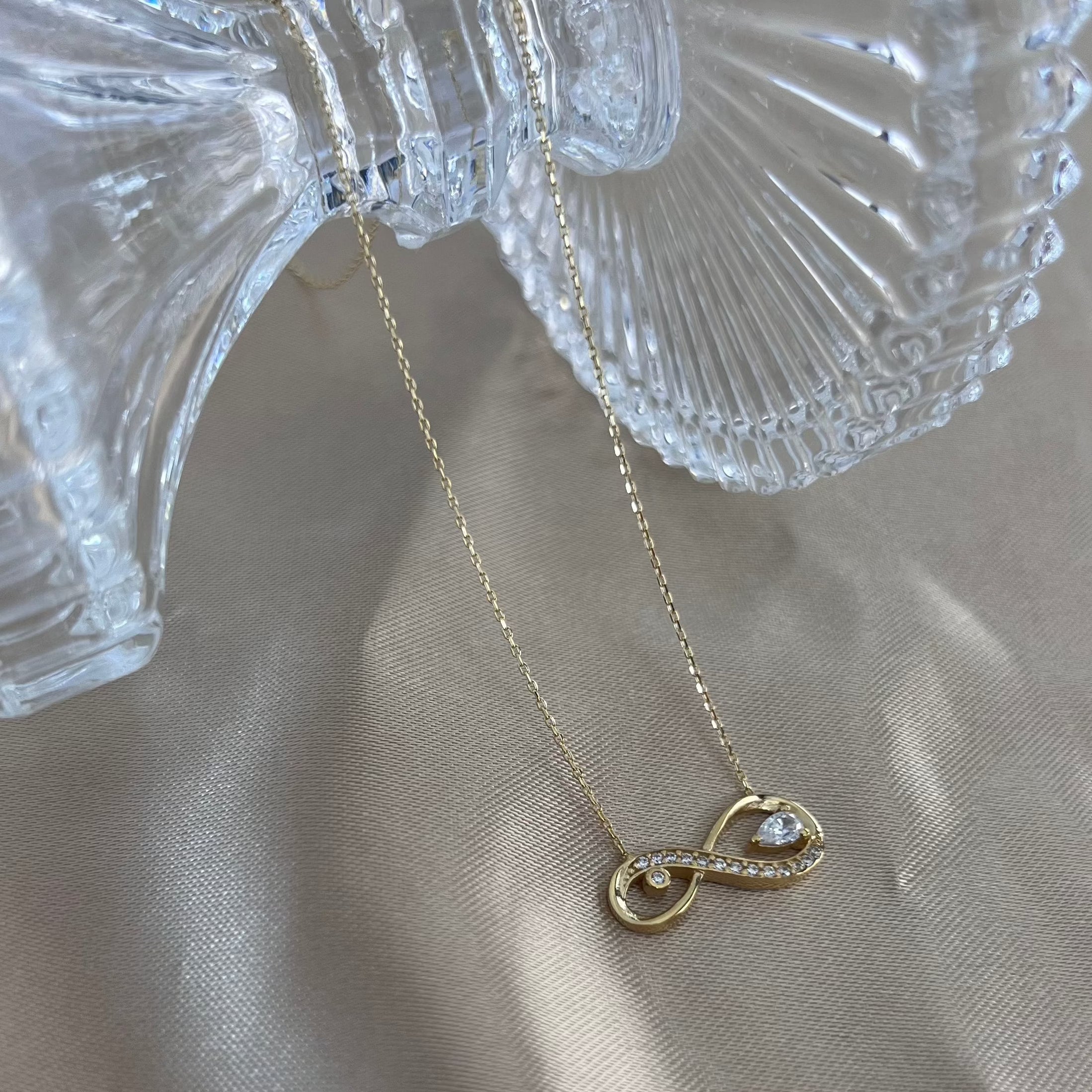 Sonsuzluk Hayalet Kolye