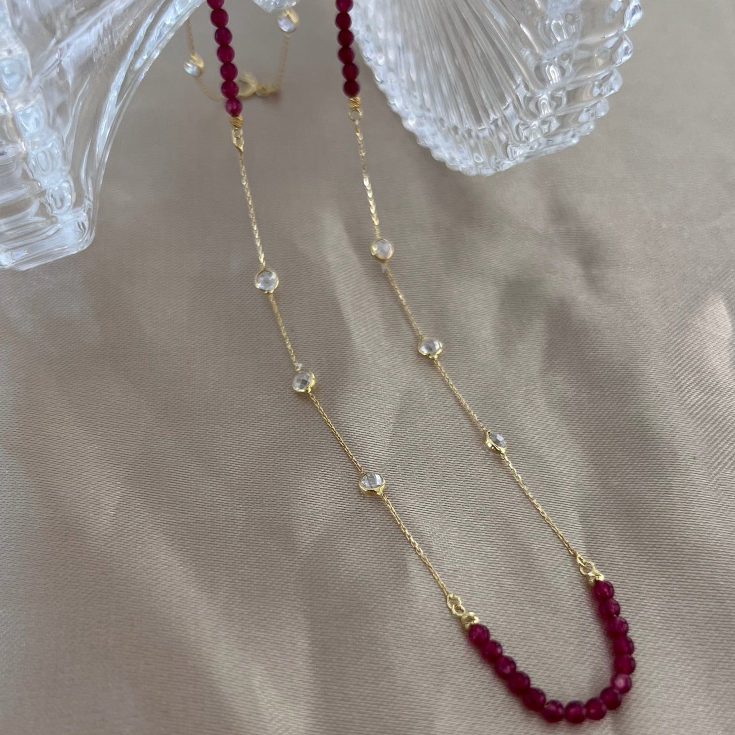 KIRMIZI TAŞLI X HAYALET KOLYE