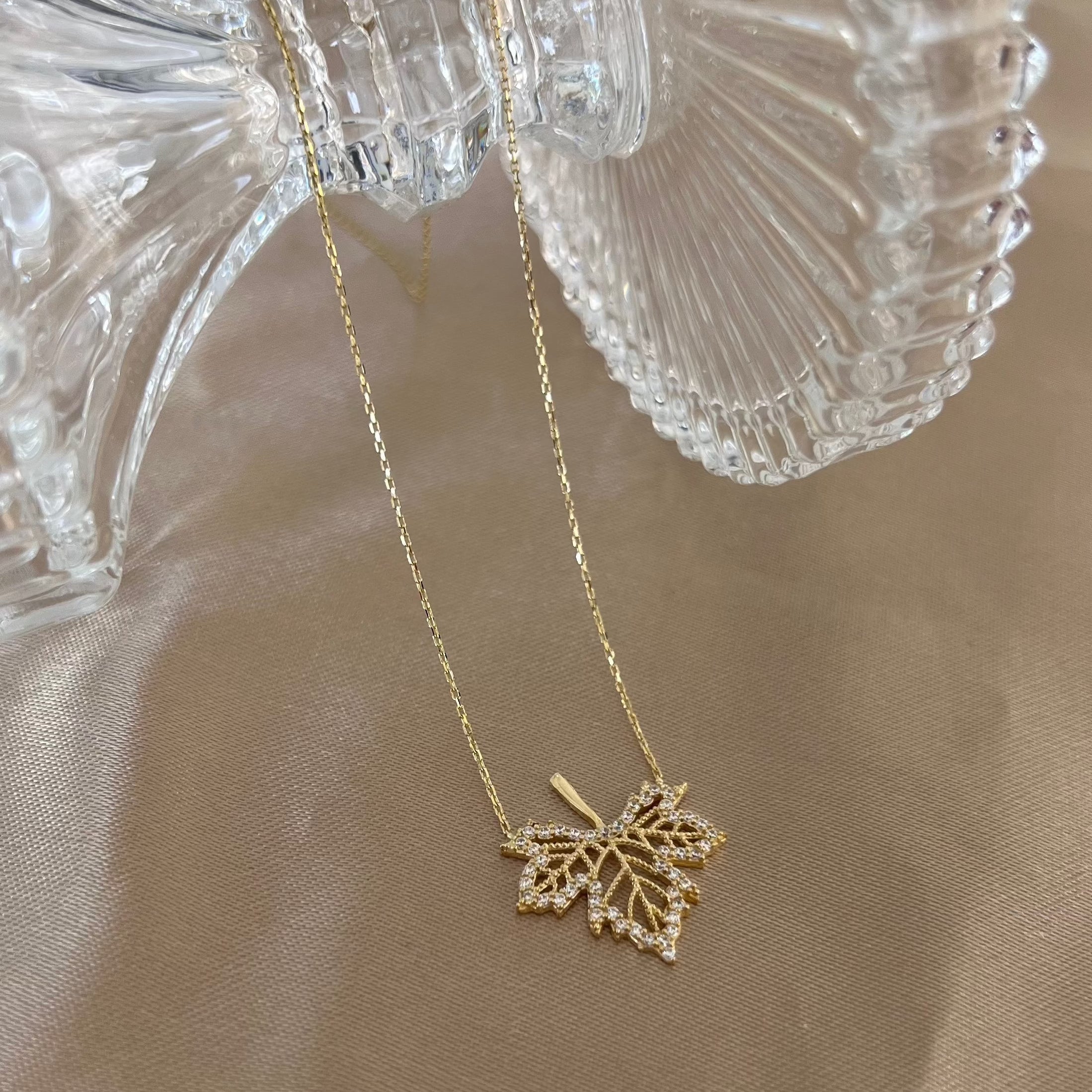 TAŞ X YAPRAK HAYALET KOLYE